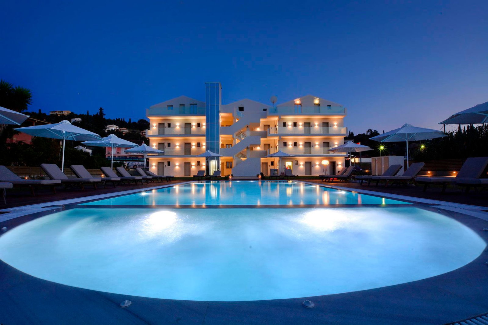 V Luxury Suites