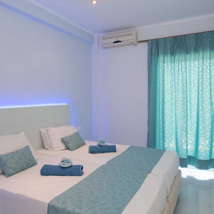 Hotel Silver Beach Hotel And Annexe Apartments cazare Roda