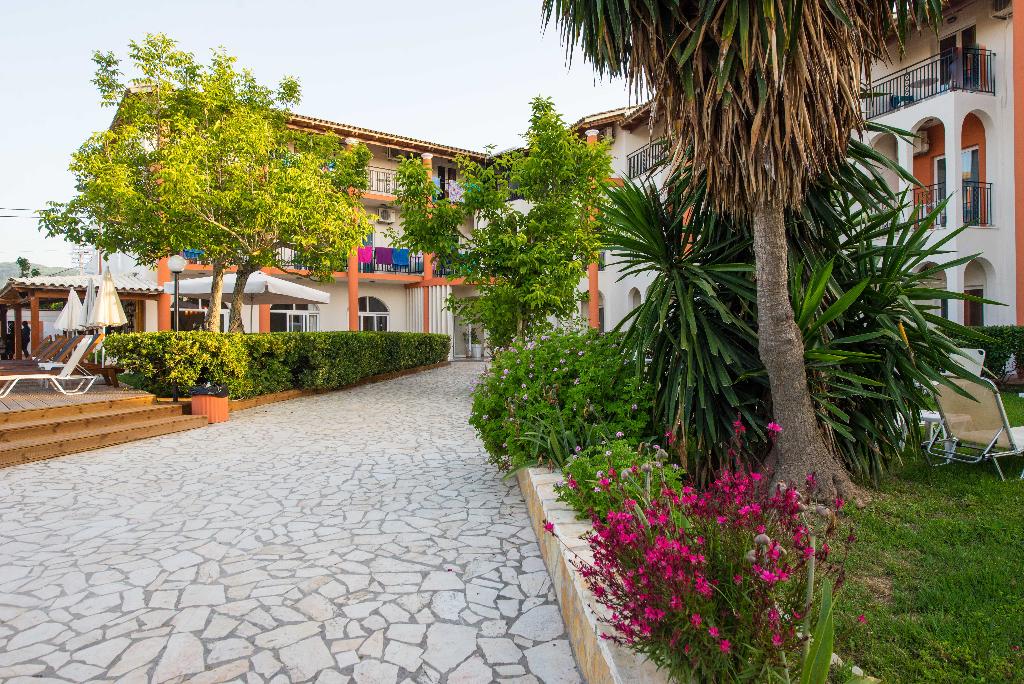 Silver Beach Hotel And Annexe Apartments