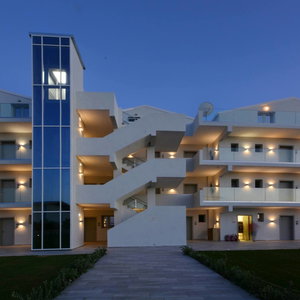 Hotel V Luxury Suites cazare Perama