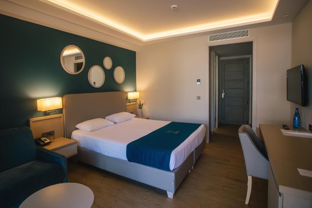 Almyros Beach Resort And Spa