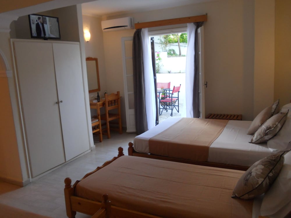 Hotel Gina Studios