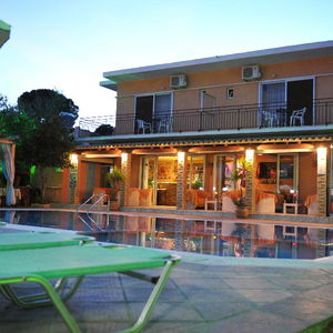 Hotel Makis Studio And Apartments cazare Mesongi