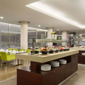 Hotel Ramada Plaza By Wyndham Bucharest Convention Center cazare Bucuresti