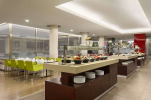 Hotel Ramada Plaza By Wyndham Bucharest Convention Center cazare Bucuresti