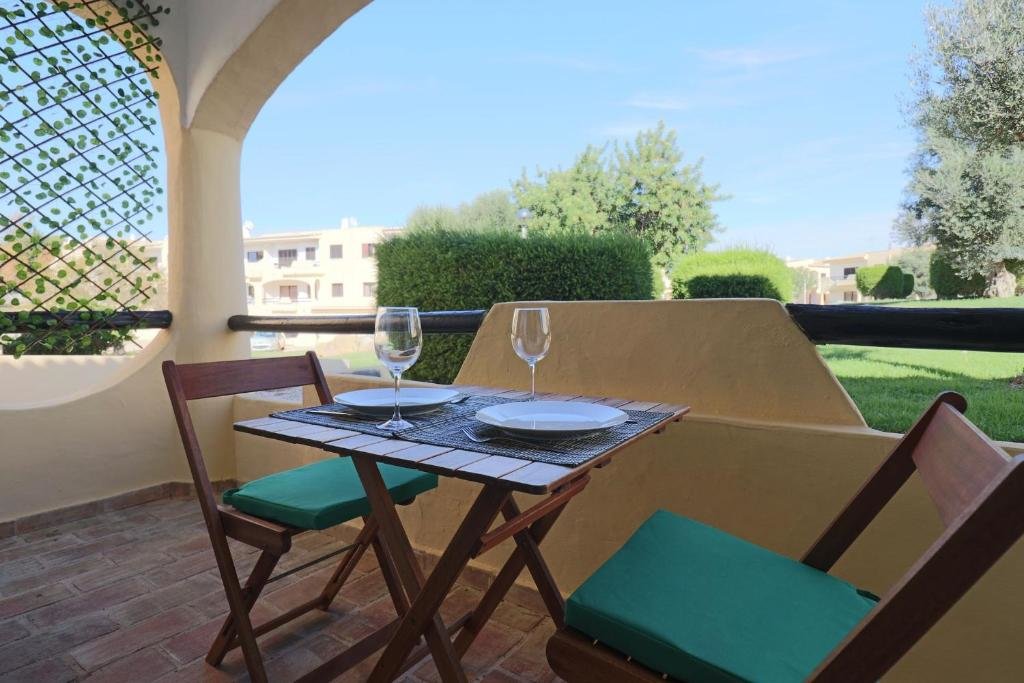 Hotel Lovelystay - Cozy 1Br Flat In Alvor With Ac And Balcony