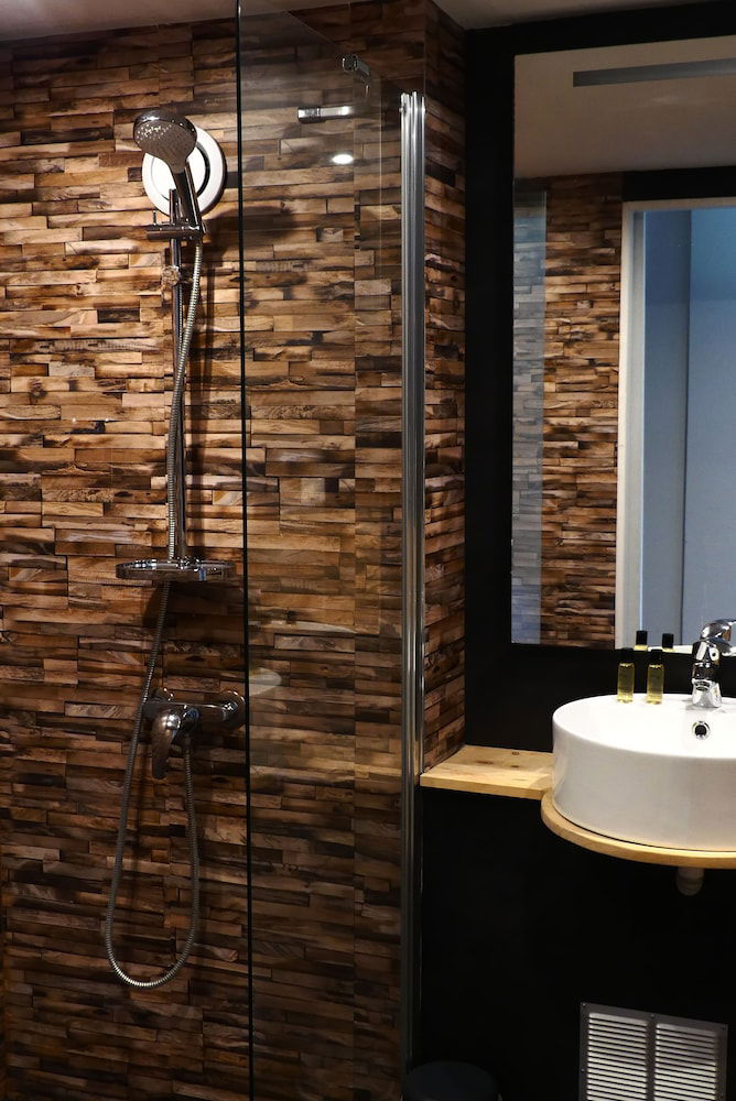 Hotel Hôtel Le Provençal Bordeaux Lac