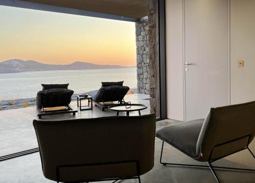 Echoes Suites Milos