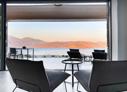 Echoes Suites Milos