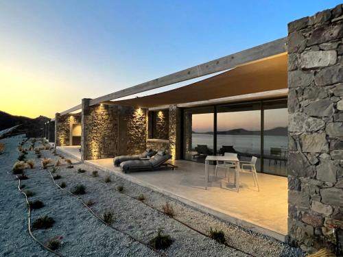 Echoes Suites Milos