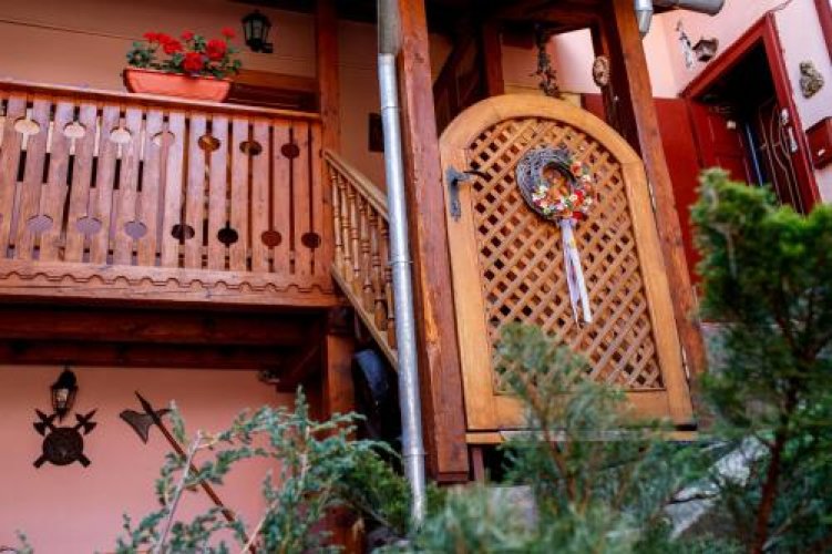 Hotel La Teo Pensiune Si Pivnita