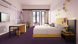 Hotel Room Mate Bruno