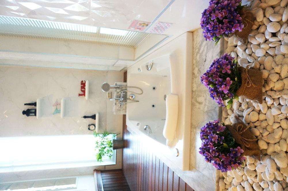 Hotel The Sea-Cret Garden Hua Hin