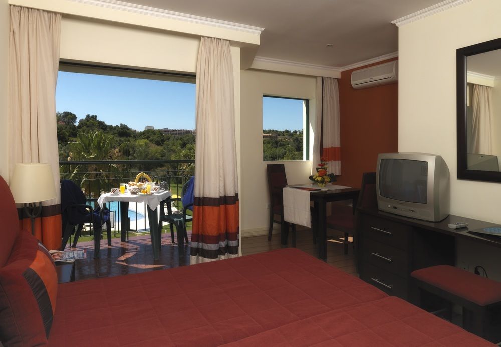 Yellow Alvor Garden Hotel