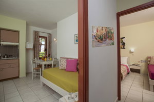 Hotel Latania Studios & Apartments cazare Stalis