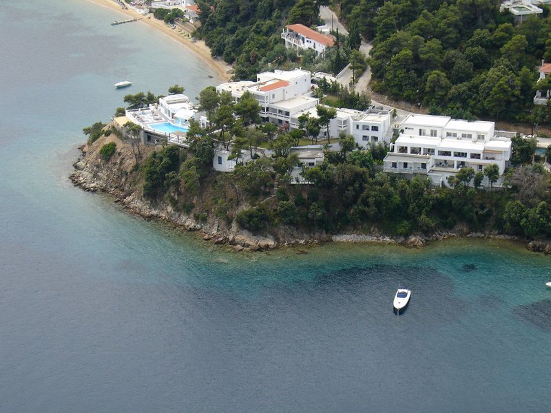 Cape Kanapitsa Hotel & Suites