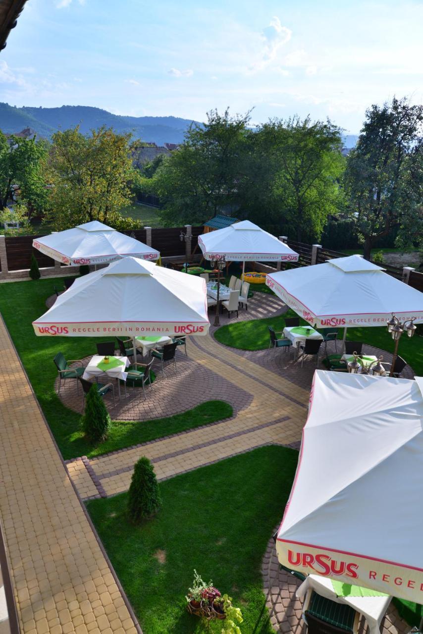 Flamingo Pension & Restaurant