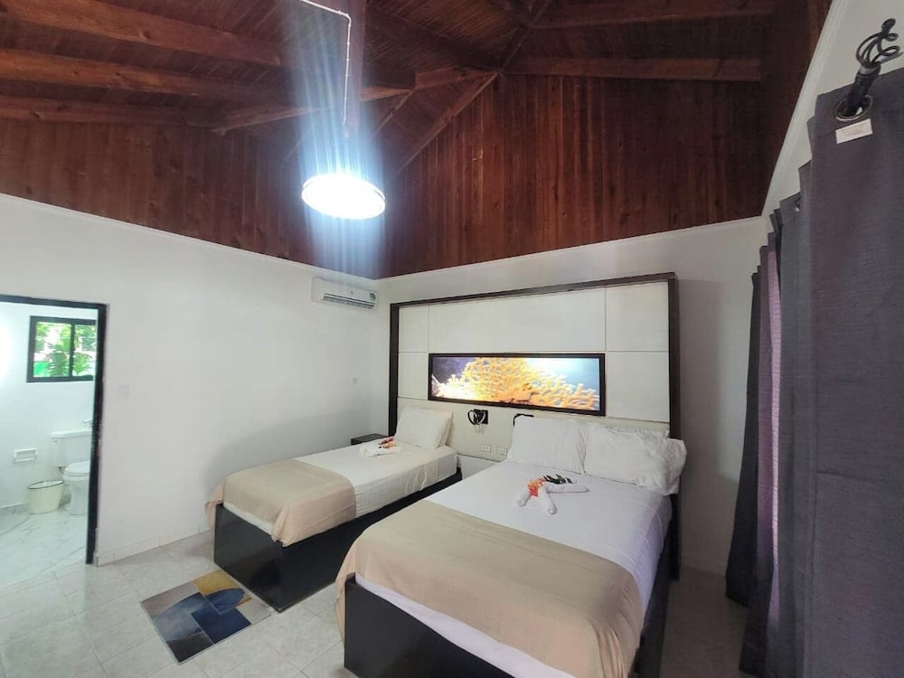Hotel Rum Runners Resort