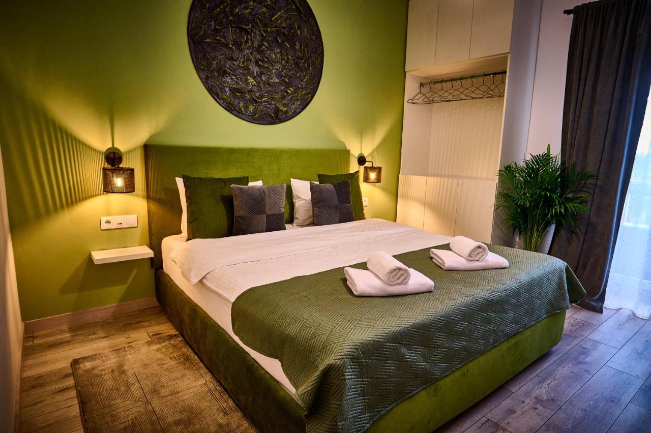 Amel Rooms