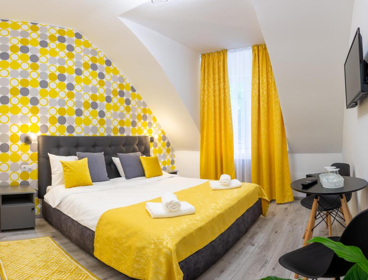 Amel Rooms