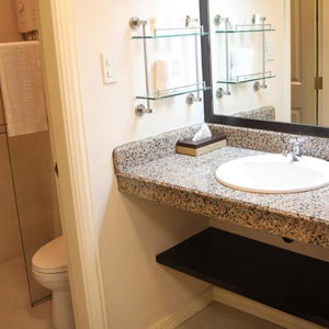 Hotel New Manila Suites cazare Quezon City