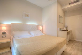 Hotel Ferretti Beach Hotel