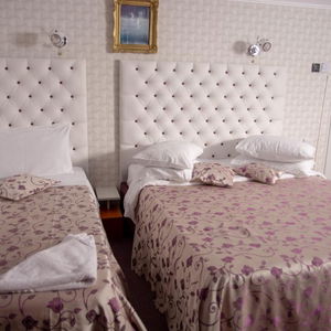 Hotel Amethyst House cazare Otopeni