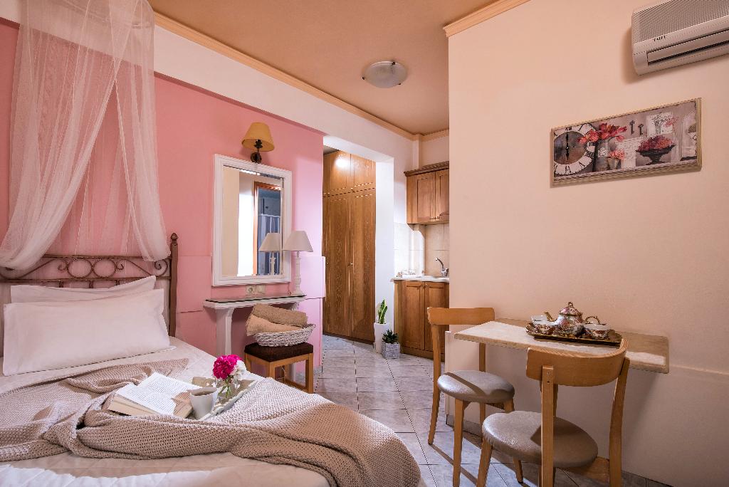 dal travel Socrates Hotel