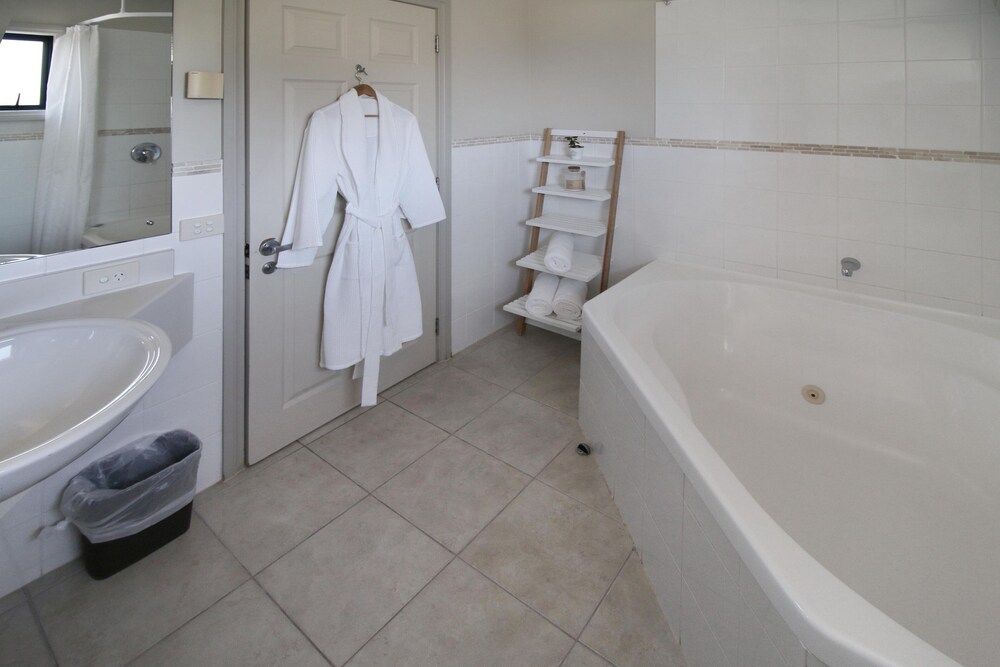 Hotel Whangaparaoa Lodge Motel