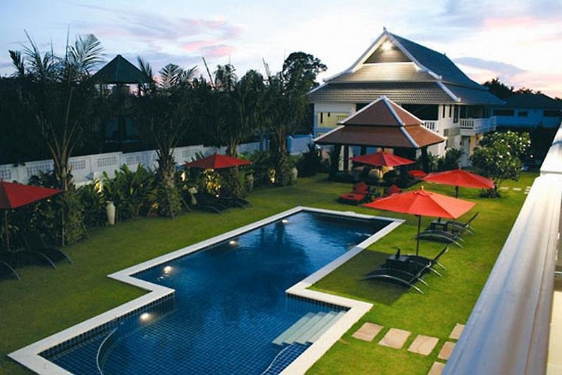Hotel Palm Grove Resort