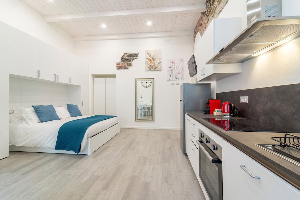 Hotel Modern Apartment At Via Carloni By Wonderful Italy