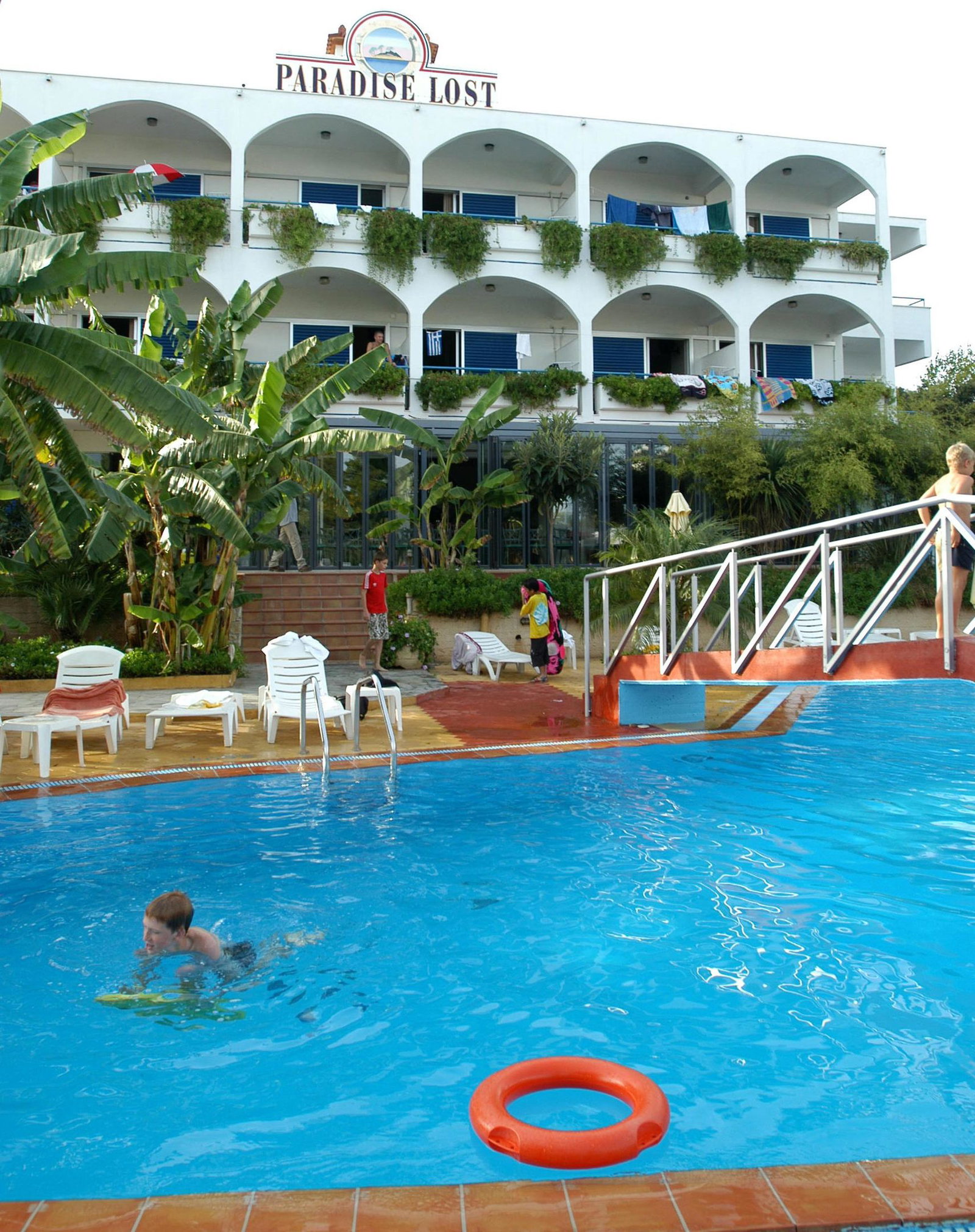 Hotel Paradise Lost