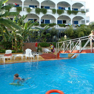 Hotel Paradise Lost cazare Tolon