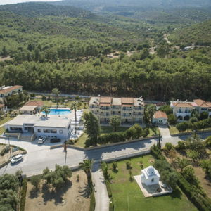 Hotel Zeus Studios & Apartments cazare Iraio