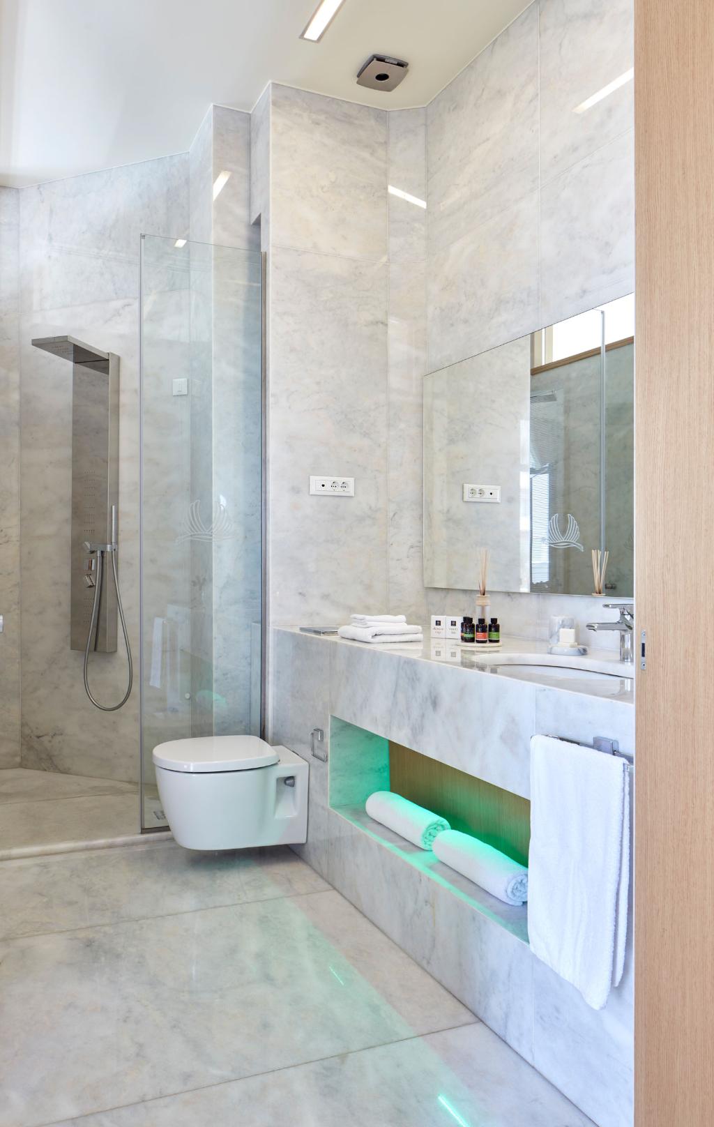 dal travel Avra City Hotel