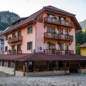 Hotel Pensiunea Viktoria cazare Baile Tusnad