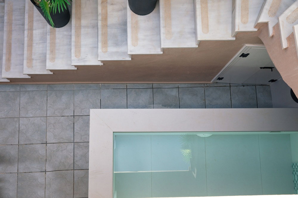 dal travel Gateway Suites