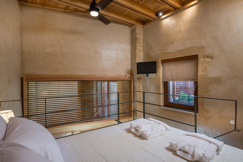 dal travel Neoria Houses