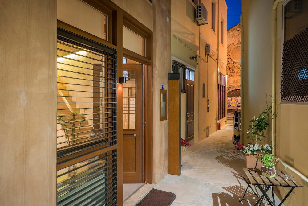 dal travel Neoria Houses
