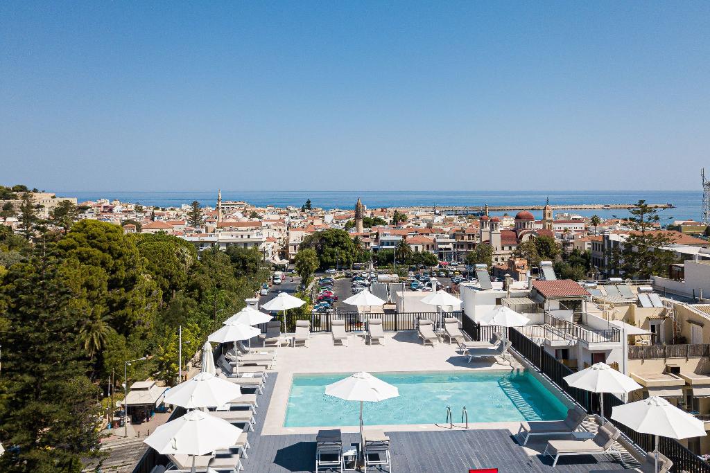 dal travel Joan Palace