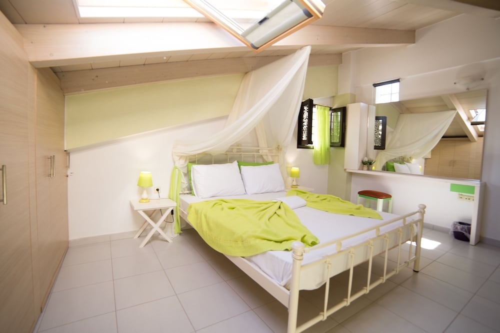 dal travel Ac Homes Christos