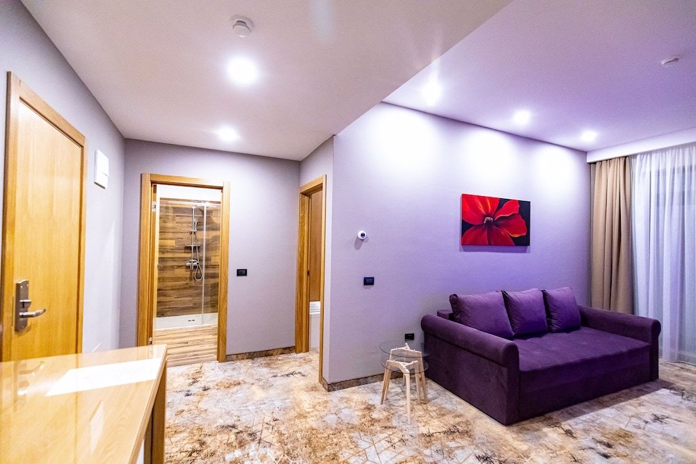 Grand View Hotel & Suites