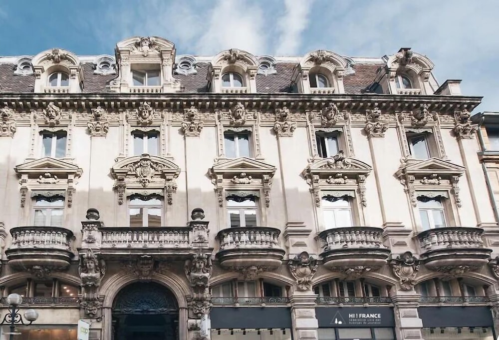 Auberge De Jeunesse Hi Avignon