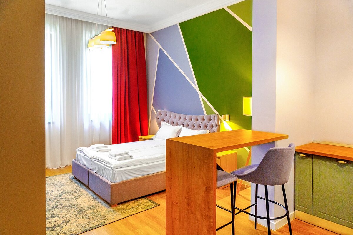 H11 Downtown Apartments 3*
