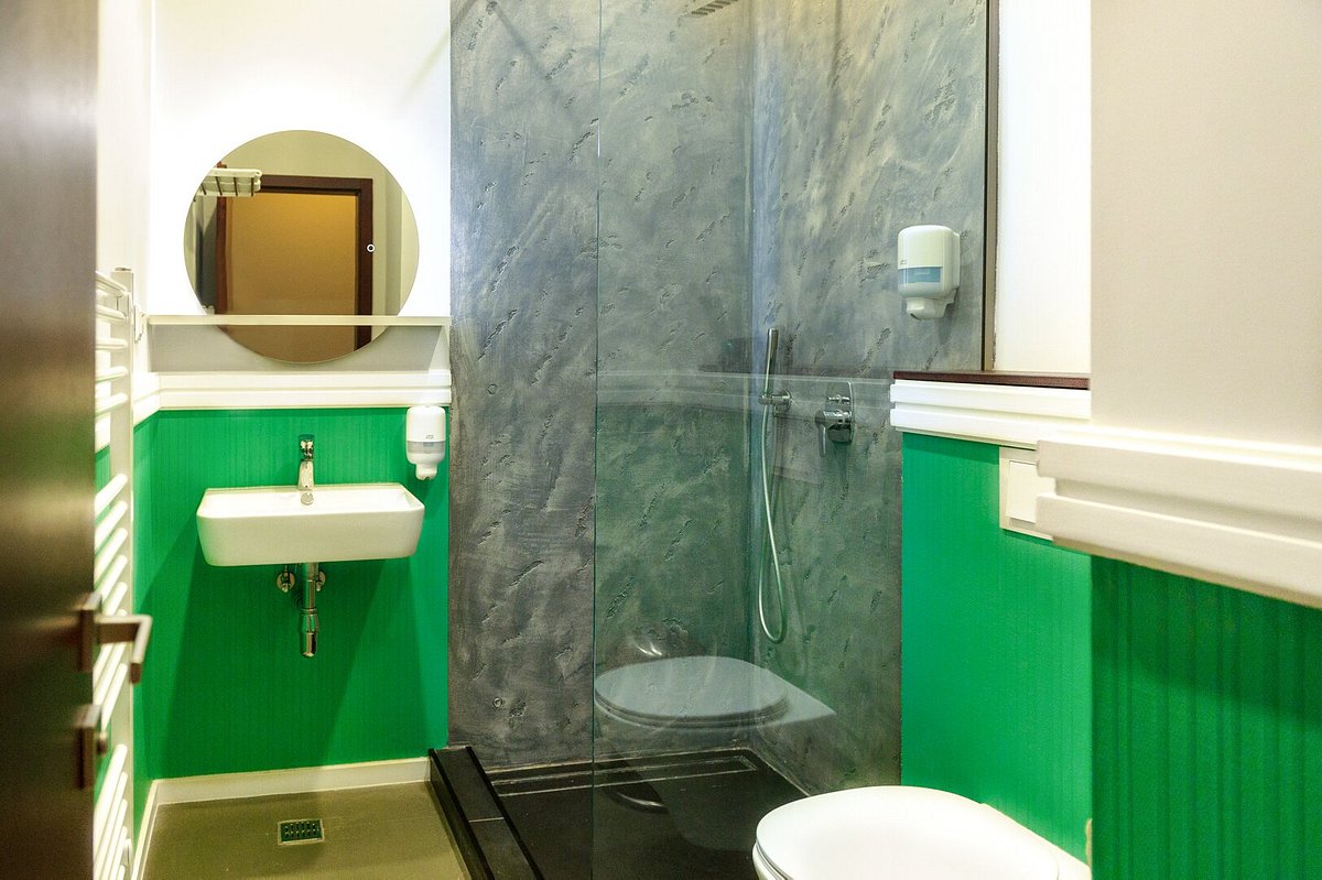 H11 Downtown Apartments 3*