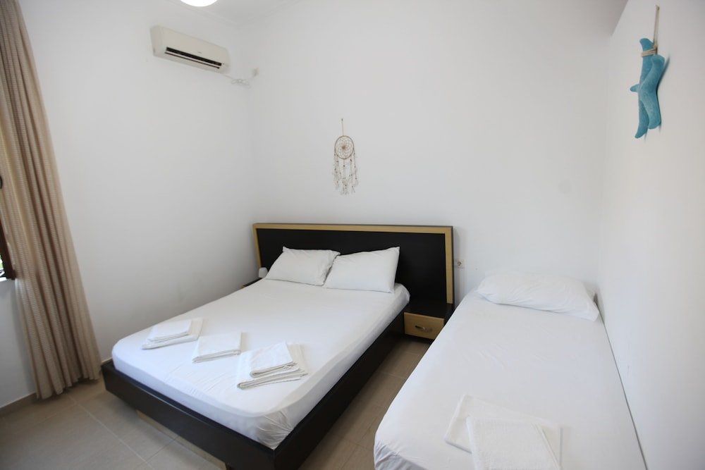 Hotel Bunec Beach Resort