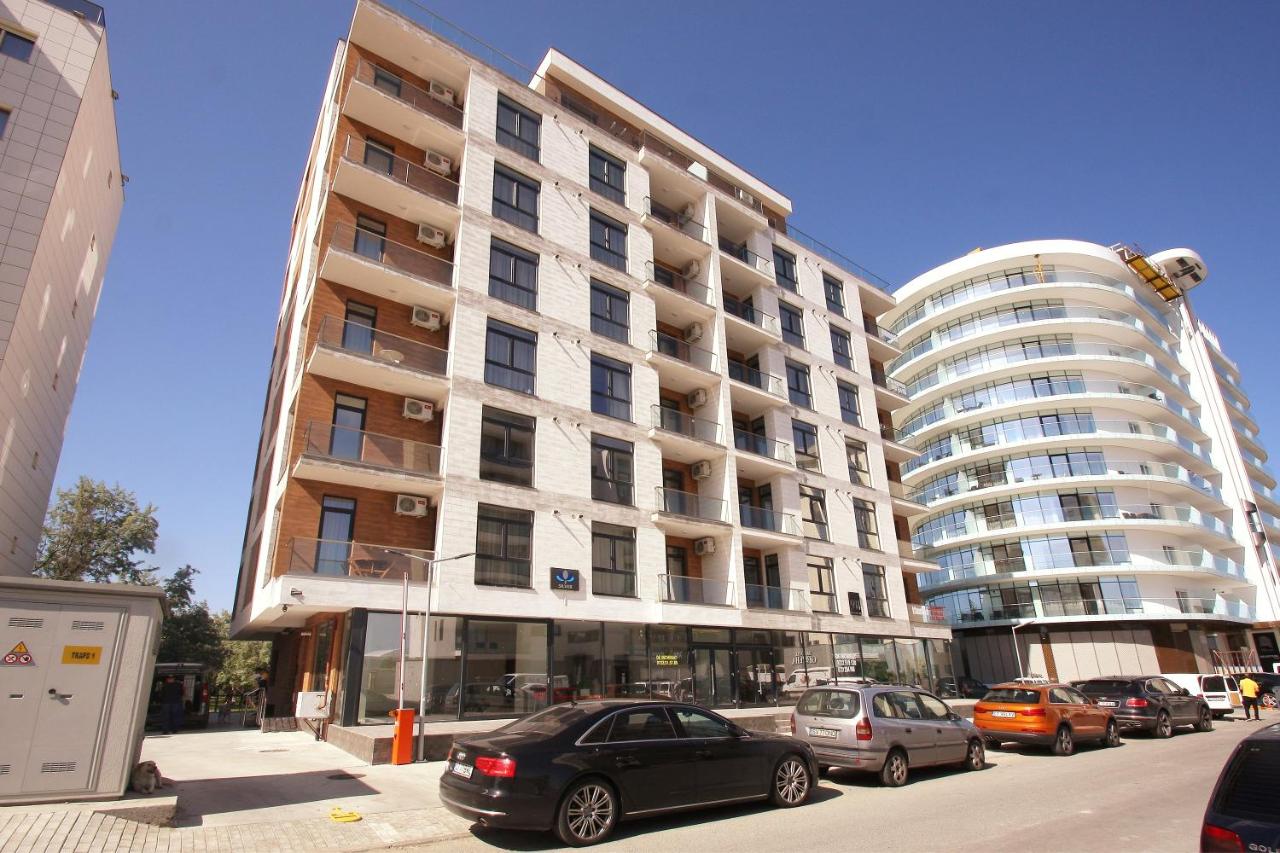 Hotel Lotus 7 Silver Mamaia