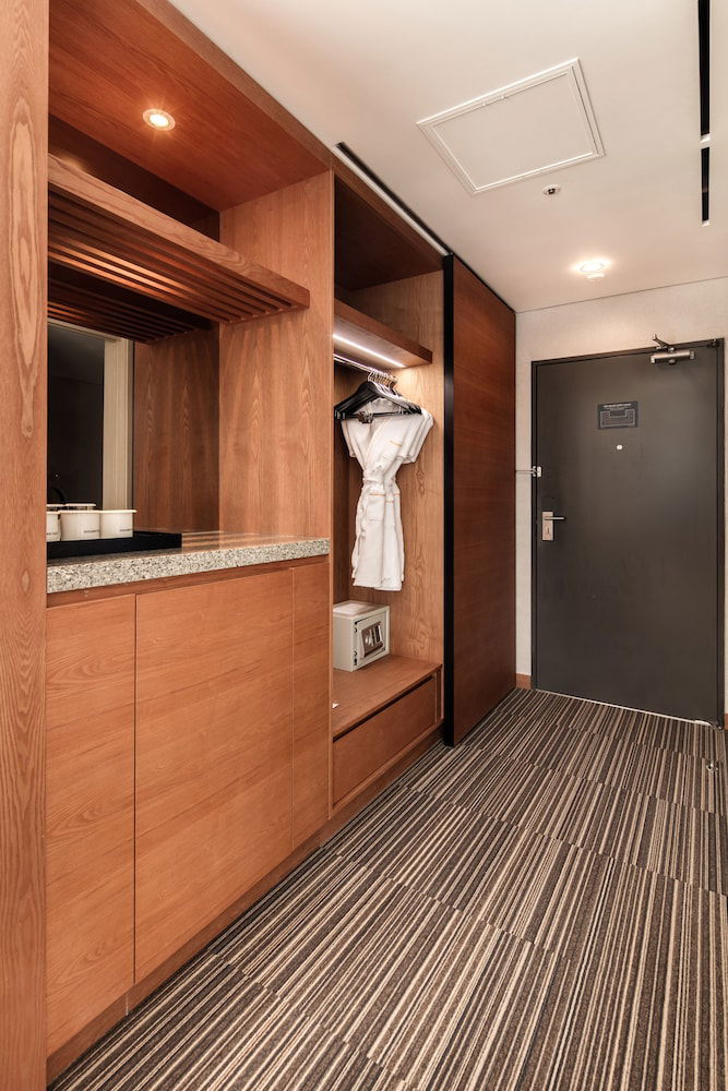 Hotel Golden Tulip Incheon Airport Hotel & Suites