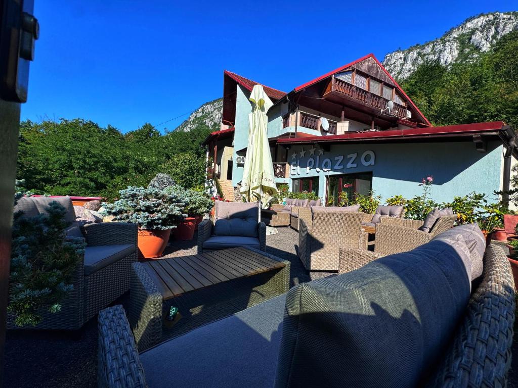 Hotel Pensiunea El Plazza