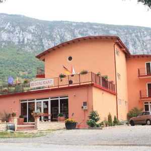 Hotel Pensiune Safrane cazare Baile Herculane